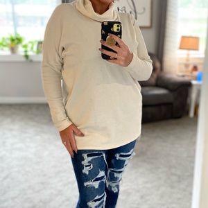 Long sleeve Lulus shirt